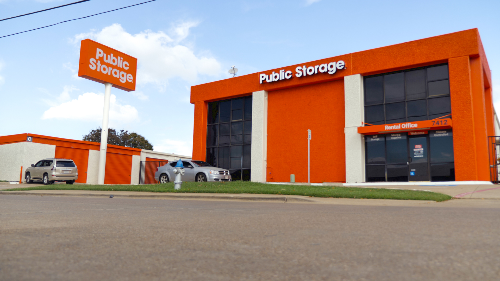 Exterior view of a Public Storage location, featuring building and pylon signage by Identiti.
