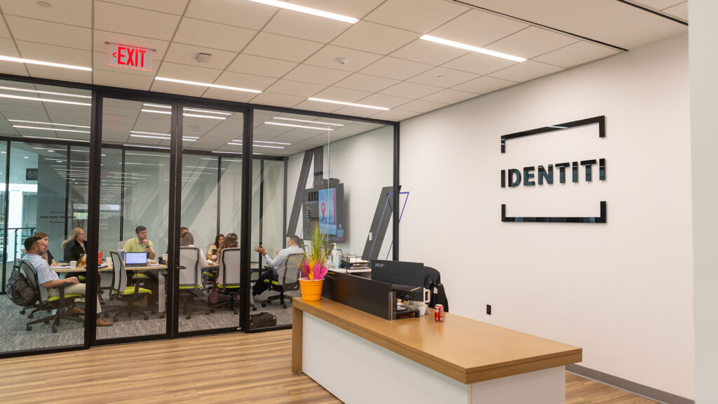 Identiti leadership during a team meeting.