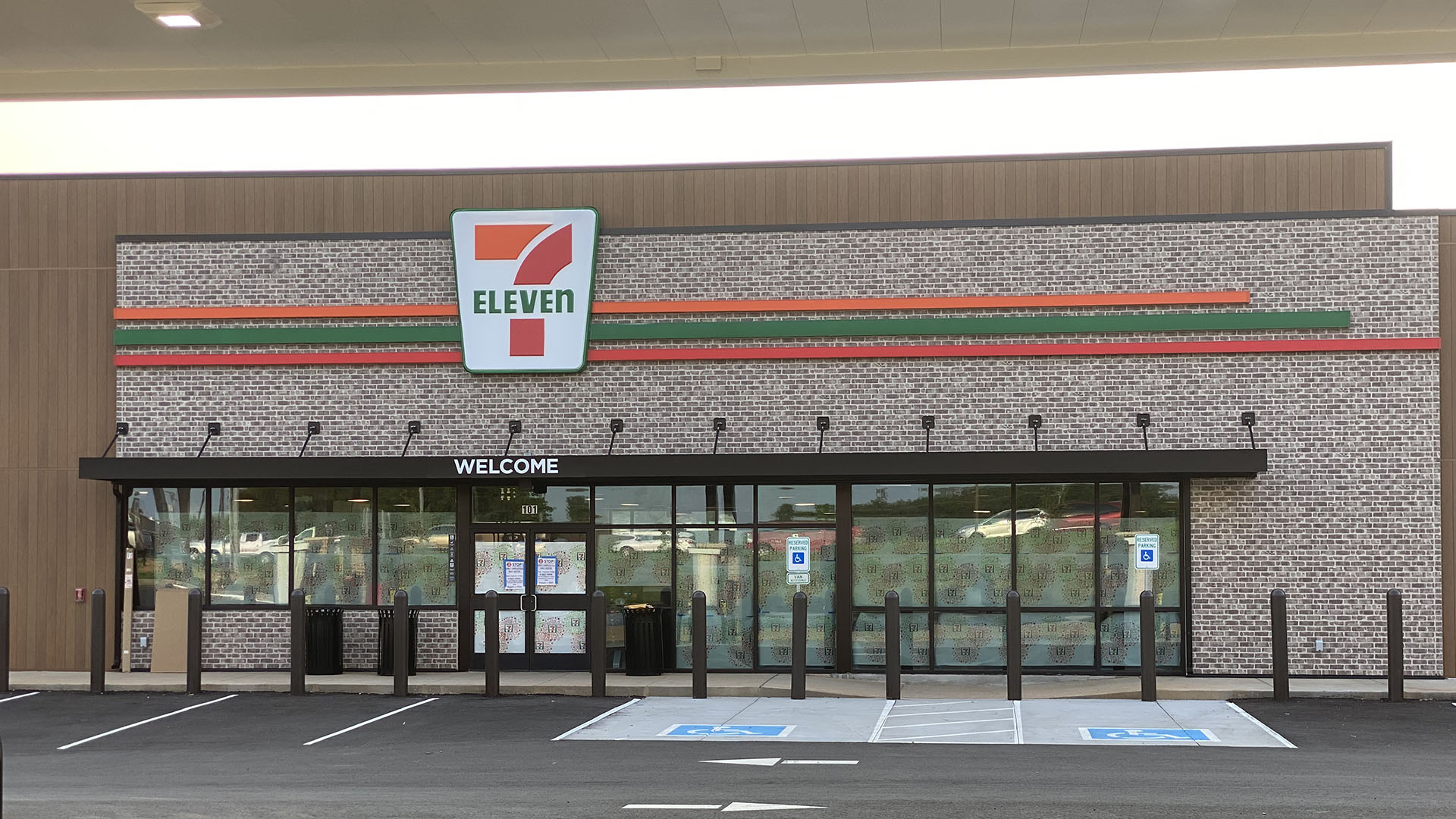 An exterior view of a 7-Eleven retail location featuring new signage and signage elements by Identiti.