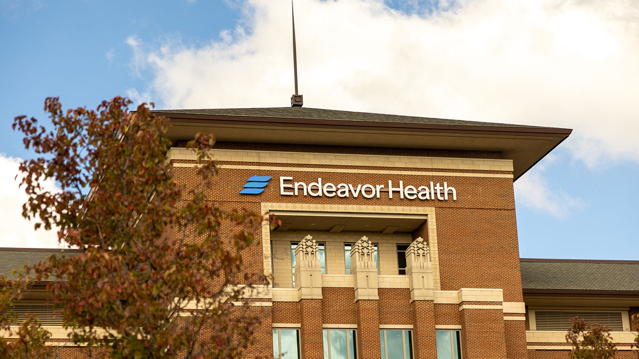 Exterior signage for an Endeavor Health hospital, by Identiti.